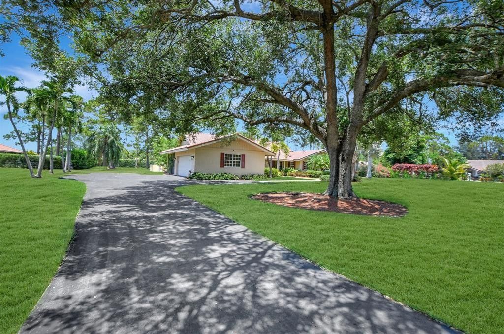 Image 6 of property listing at 11106 Whispering Pines Lane, Boca Raton, FL 33428