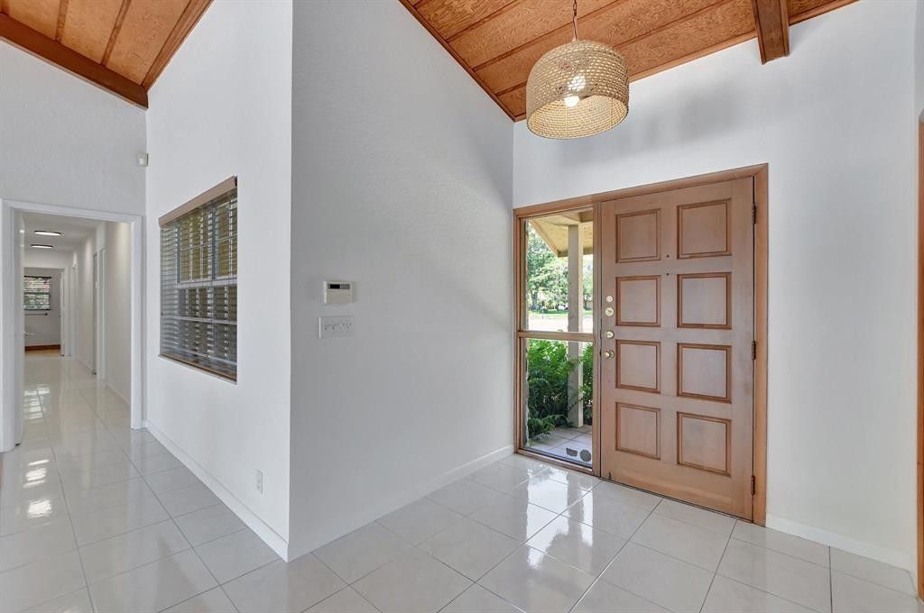 Image 7 of property listing at 11106 Whispering Pines Lane, Boca Raton, FL 33428