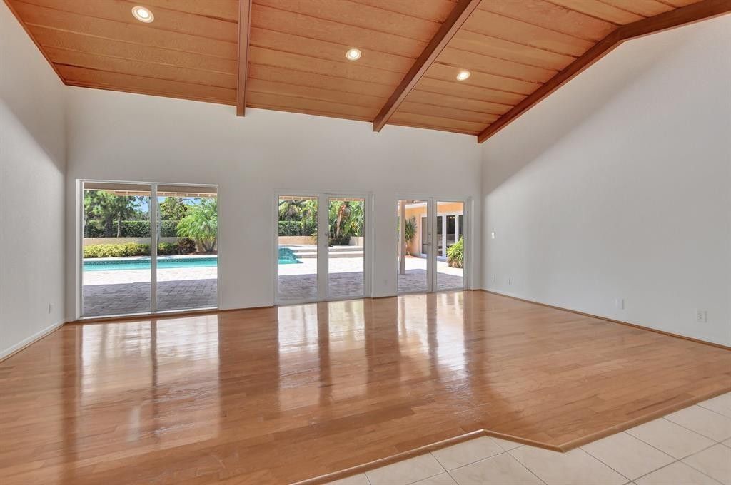 Image 8 of property listing at 11106 Whispering Pines Lane, Boca Raton, FL 33428