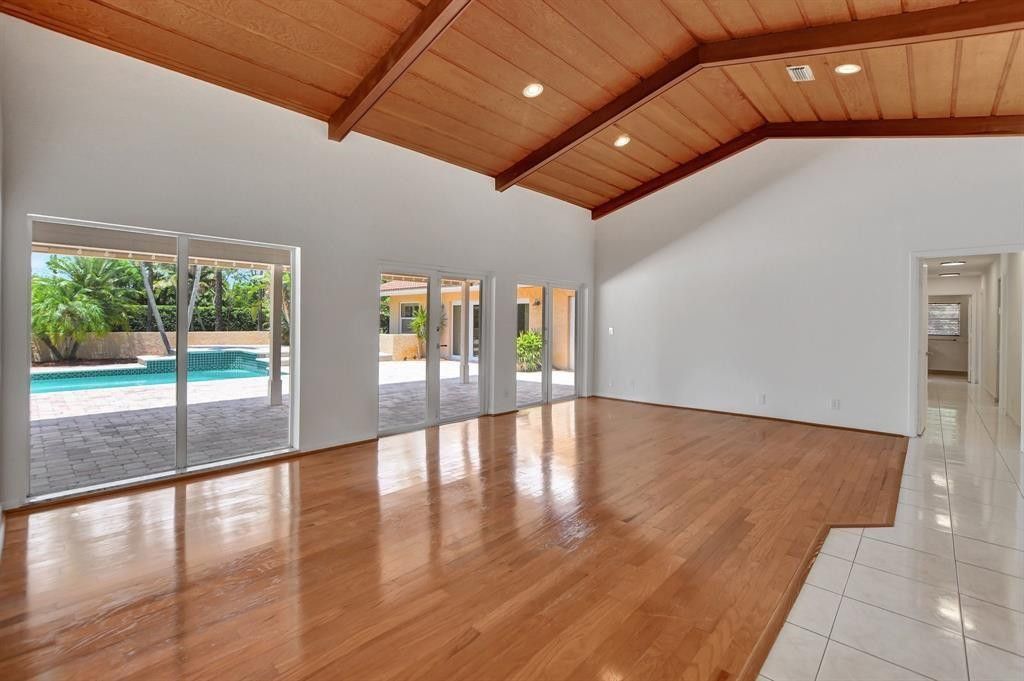 Image 9 of property listing at 11106 Whispering Pines Lane, Boca Raton, FL 33428