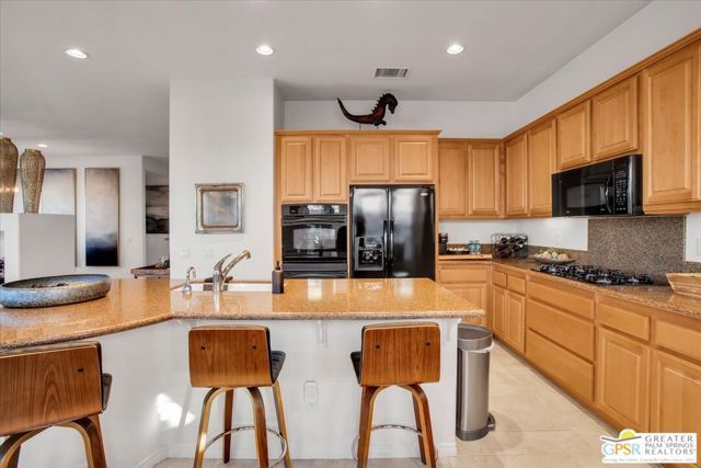 8 Lake Como Court, Rancho Mirage, CA 92270