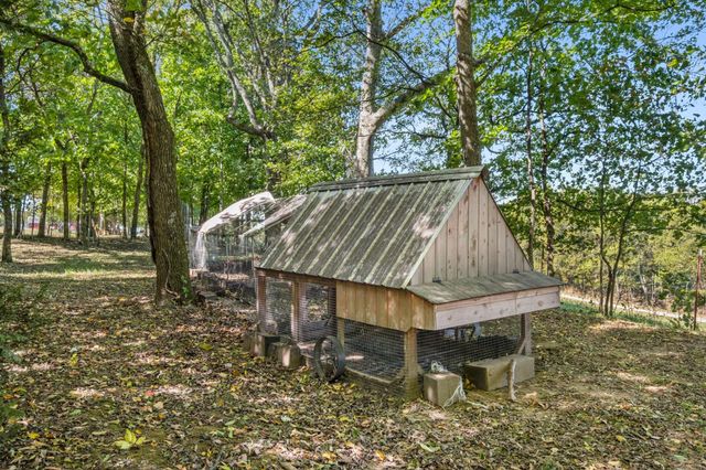 7101 Hardwood Ln, College Grove, TN 37046