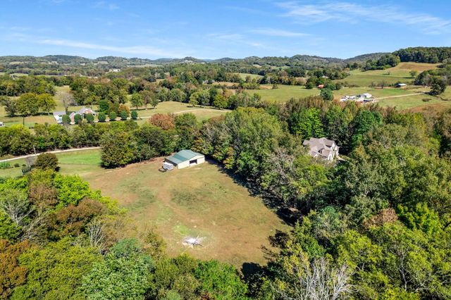 7101 Hardwood Ln, College Grove, TN 37046