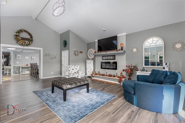 527 E Main Street, Ottawa, IL 61350