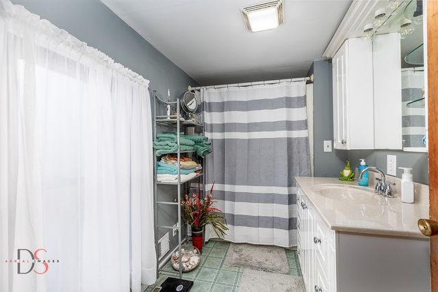 527 E Main Street, Ottawa, IL 61350