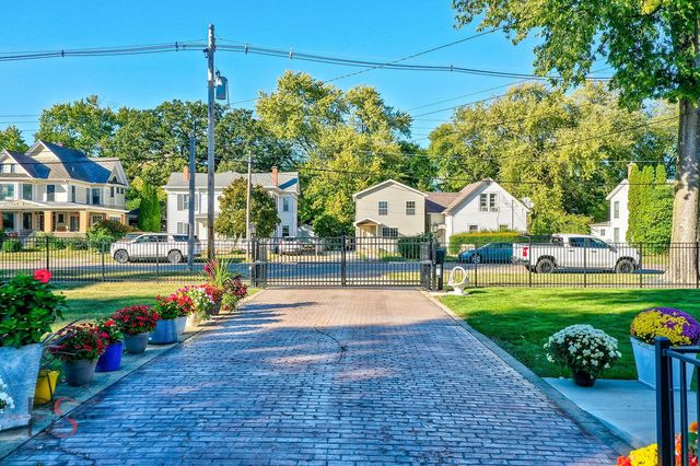 527 E Main Street, Ottawa, IL 61350