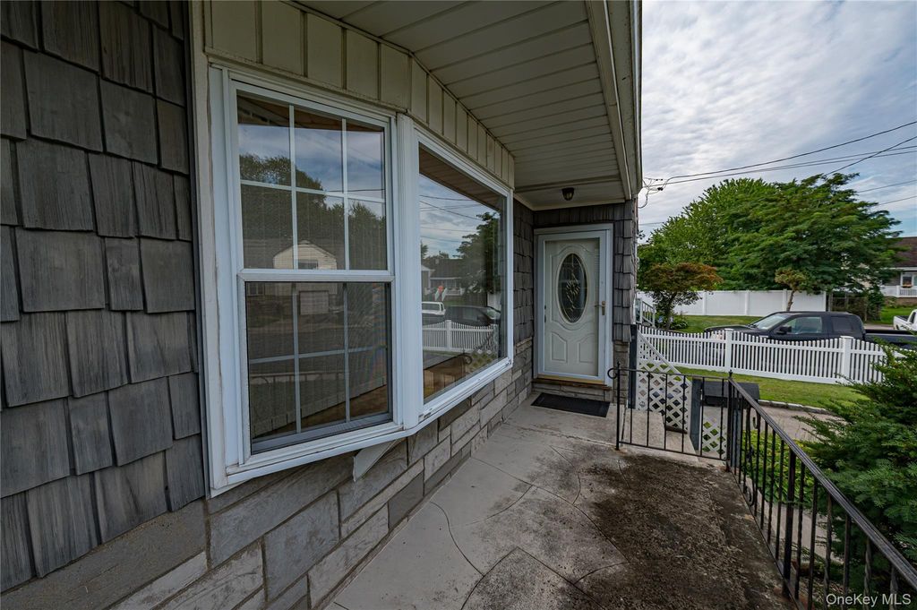5 Floyd Street, North Babylon, NY 11703 — photo 2