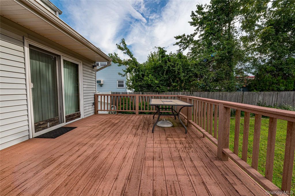 5 Floyd Street, North Babylon, NY 11703 — photo 3