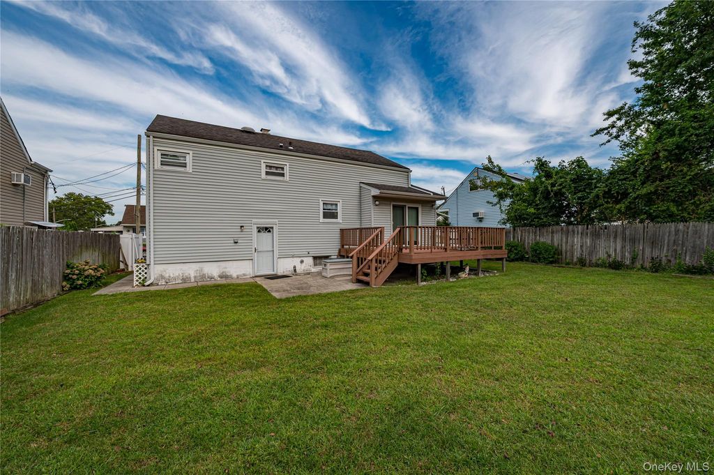 5 Floyd Street, North Babylon, NY 11703 — photo 4