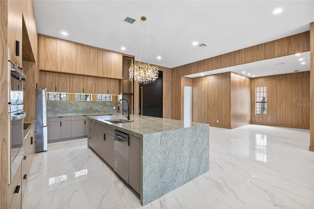 812 JOHNS POINT DRIVE, Oakland, FL 34787