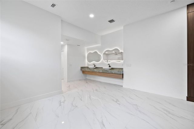 812 JOHNS POINT DRIVE, Oakland, FL 34787