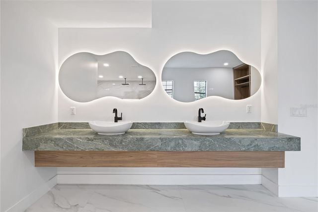 812 JOHNS POINT DRIVE, Oakland, FL 34787