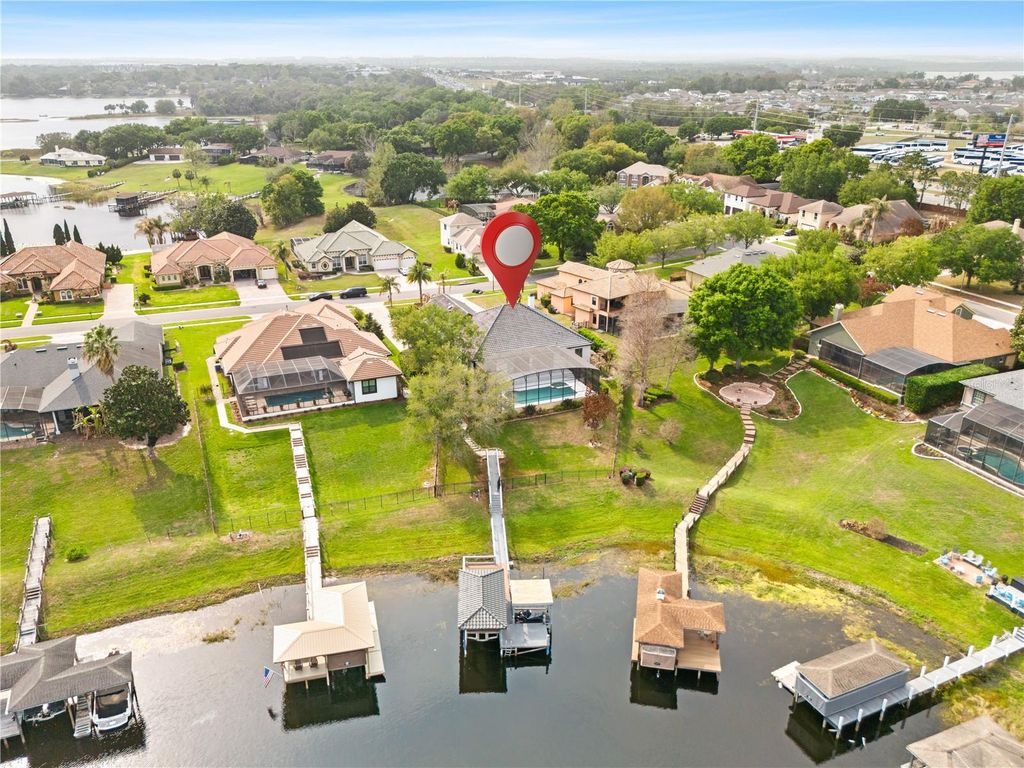 Image 11 of property listing at 812 JOHNS POINT DRIVE, Oakland, FL 34787