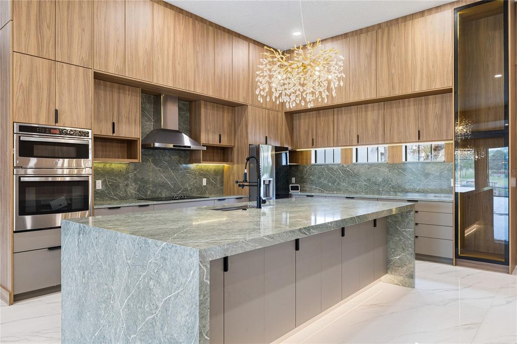 Image 23 of property listing at 812 JOHNS POINT DRIVE, Oakland, FL 34787