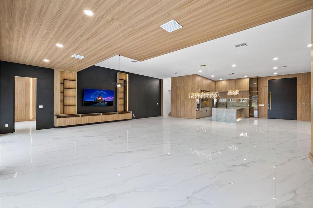 Image 26 of property listing at 812 JOHNS POINT DRIVE, Oakland, FL 34787