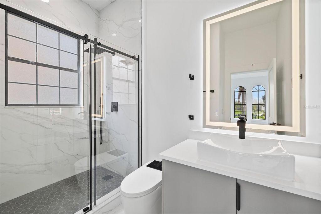 Image 28 of property listing at 812 JOHNS POINT DRIVE, Oakland, FL 34787