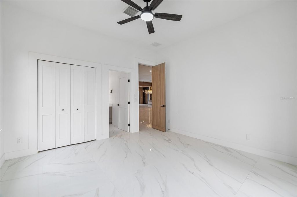 Image 31 of property listing at 812 JOHNS POINT DRIVE, Oakland, FL 34787