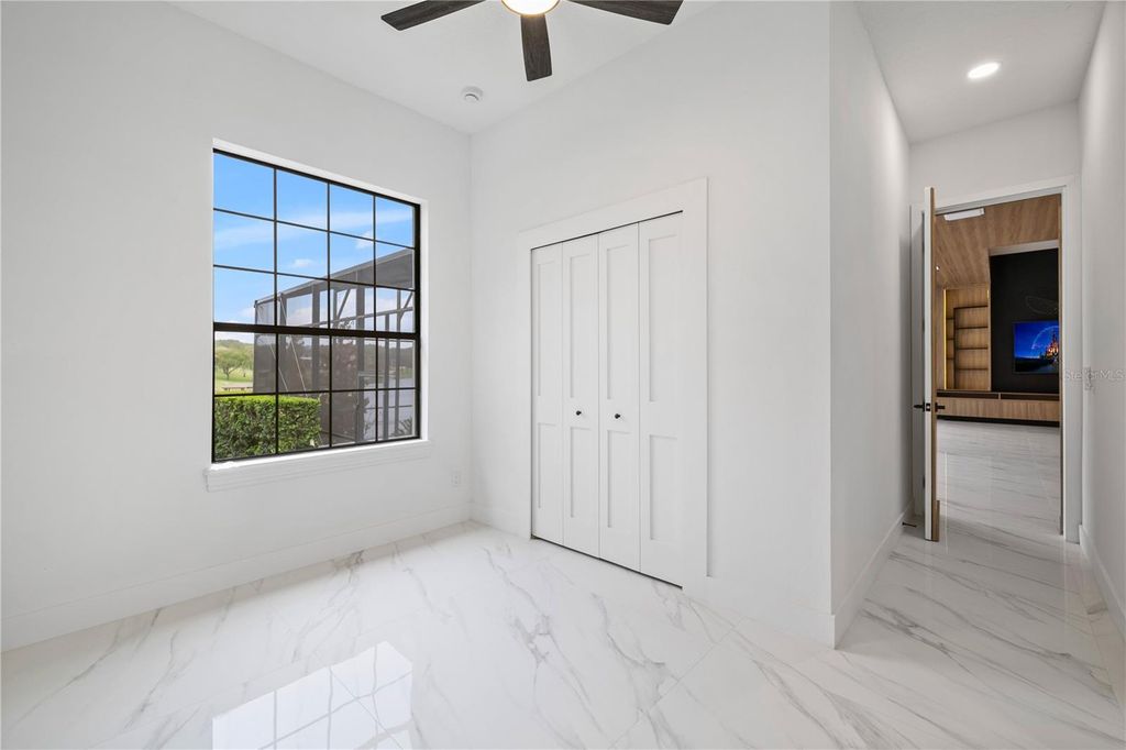 Image 34 of property listing at 812 JOHNS POINT DRIVE, Oakland, FL 34787