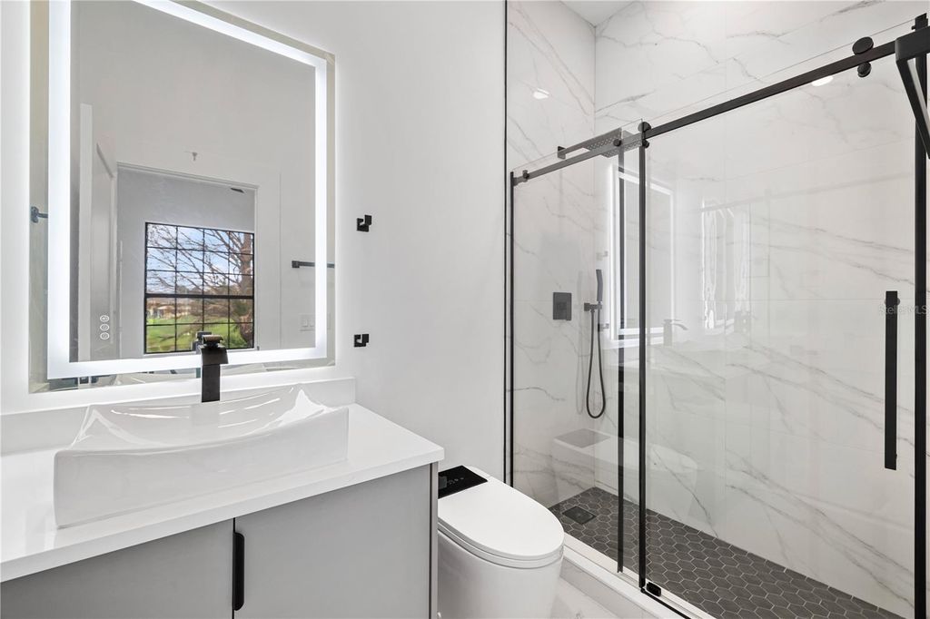 Image 36 of property listing at 812 JOHNS POINT DRIVE, Oakland, FL 34787