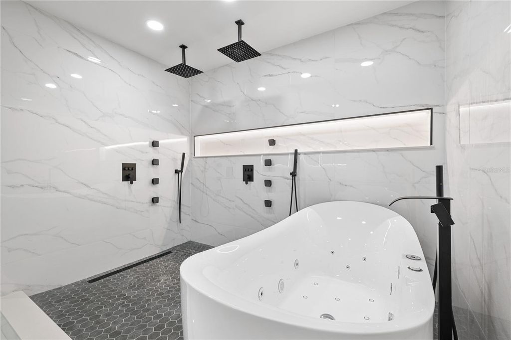 Image 47 of property listing at 812 JOHNS POINT DRIVE, Oakland, FL 34787