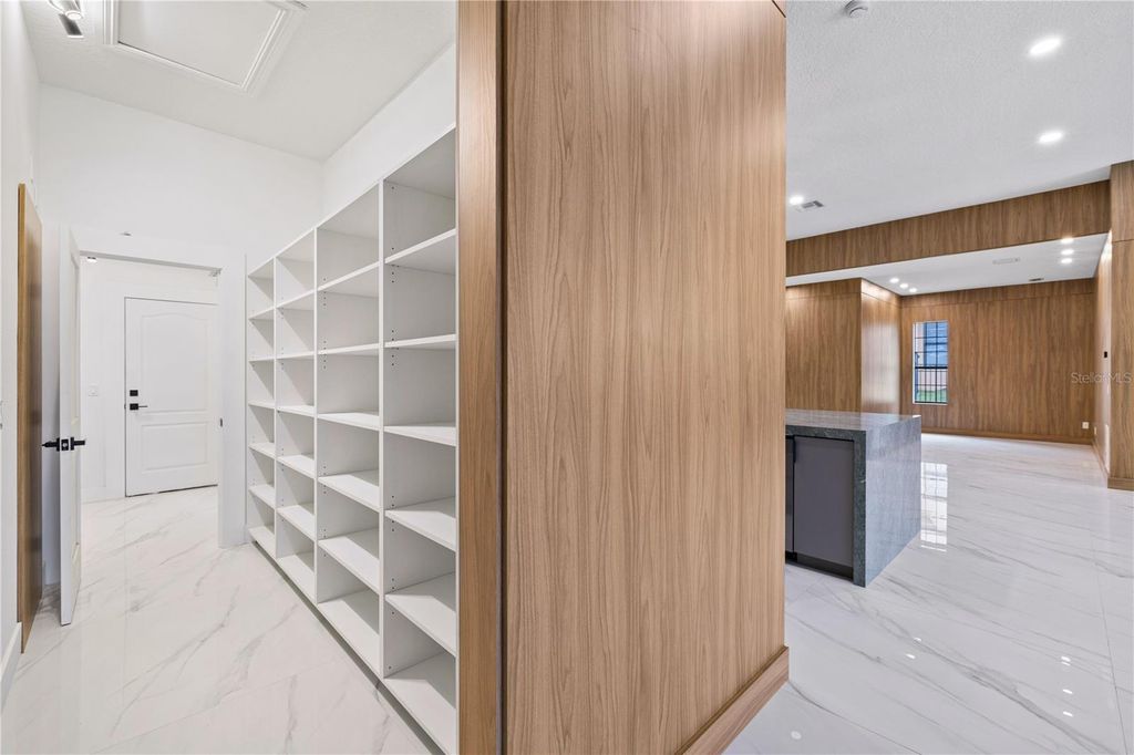 Image 49 of property listing at 812 JOHNS POINT DRIVE, Oakland, FL 34787