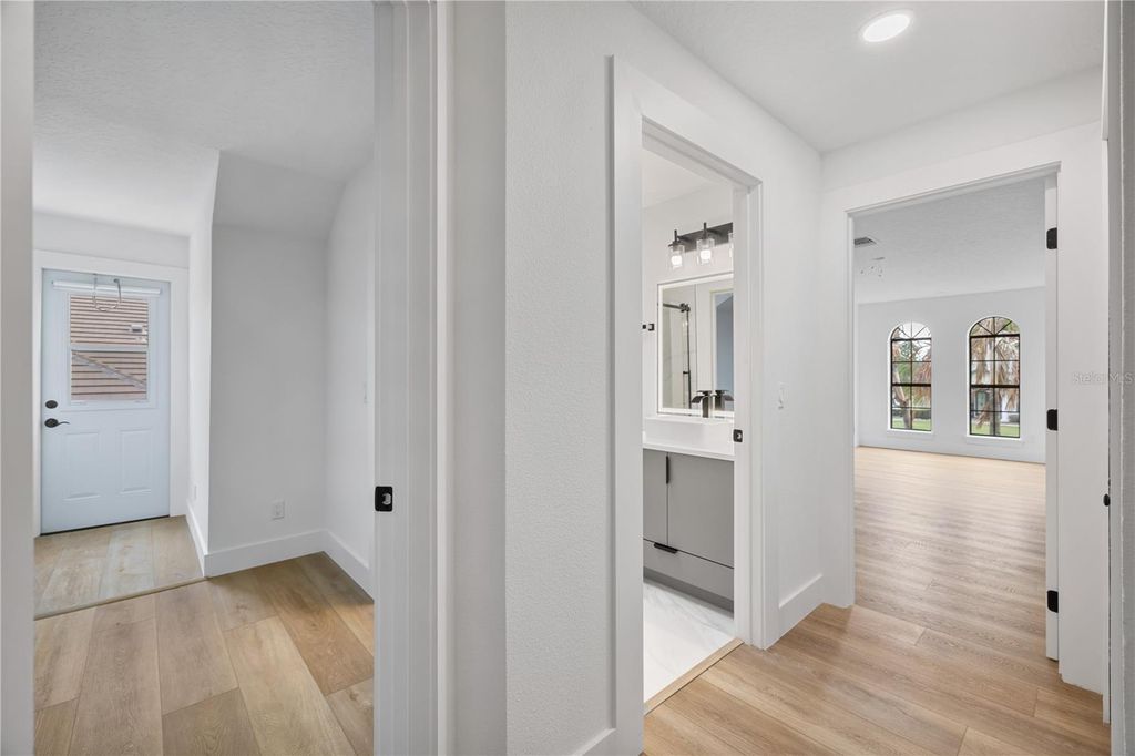 Image 52 of property listing at 812 JOHNS POINT DRIVE, Oakland, FL 34787