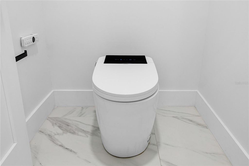 Image 66 of property listing at 812 JOHNS POINT DRIVE, Oakland, FL 34787