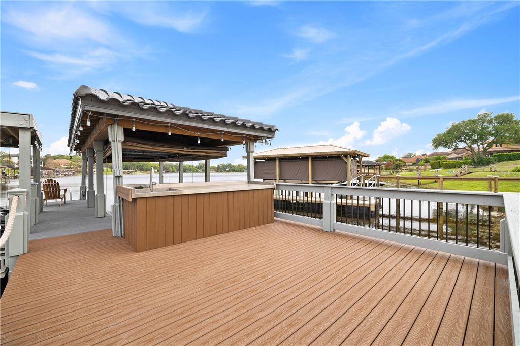 Image 9 of property listing at 812 JOHNS POINT DRIVE, Oakland, FL 34787