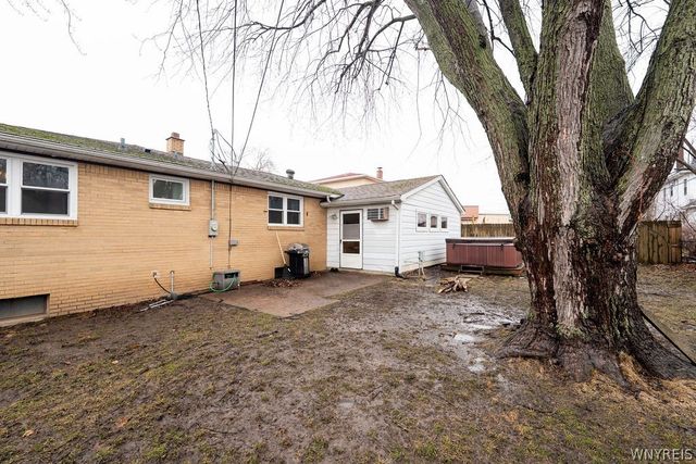 17 Woodrow Place, Cheektowaga, NY 14225