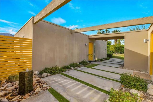 566 E Lindsey Drive, Palm Springs, CA 92262