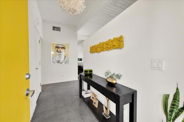 566 E Lindsey Drive, Palm Springs, CA 92262