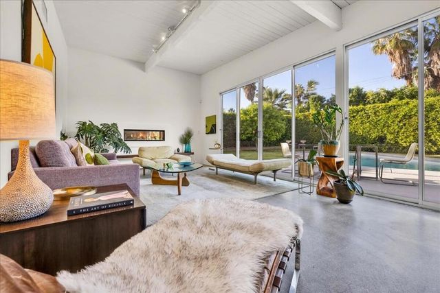 566 E Lindsey Drive, Palm Springs, CA 92262