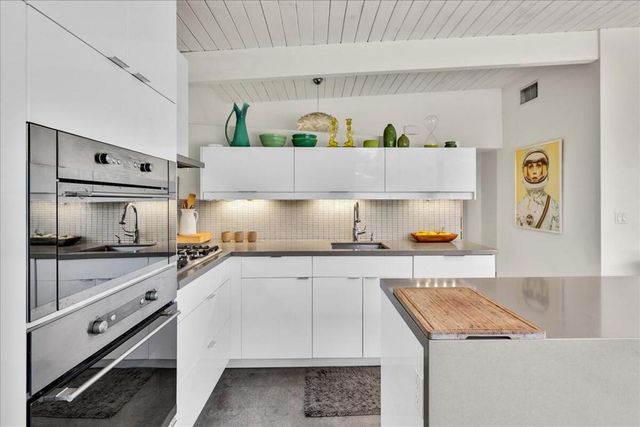 566 E Lindsey Drive, Palm Springs, CA 92262