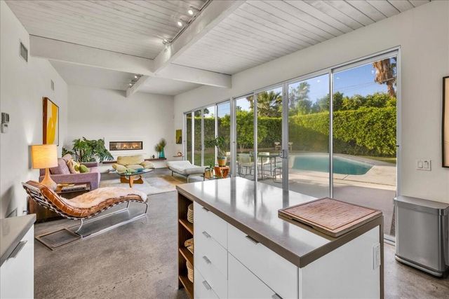 566 E Lindsey Drive, Palm Springs, CA 92262