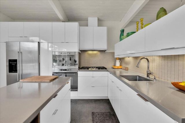 566 E Lindsey Drive, Palm Springs, CA 92262