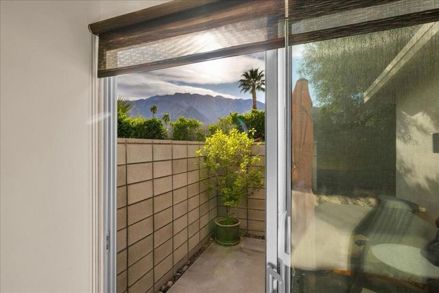 566 E Lindsey Drive, Palm Springs, CA 92262