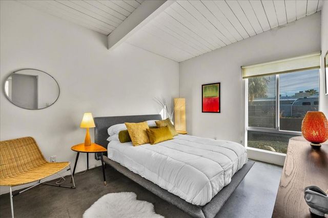 566 E Lindsey Drive, Palm Springs, CA 92262