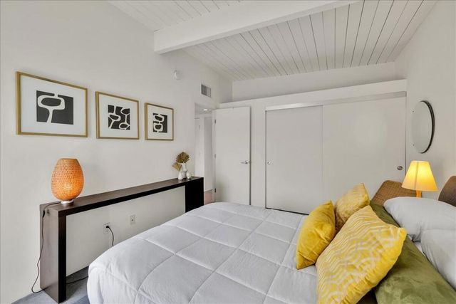 566 E Lindsey Drive, Palm Springs, CA 92262