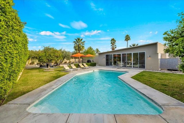566 E Lindsey Drive, Palm Springs, CA 92262