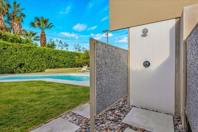 566 E Lindsey Drive, Palm Springs, CA 92262