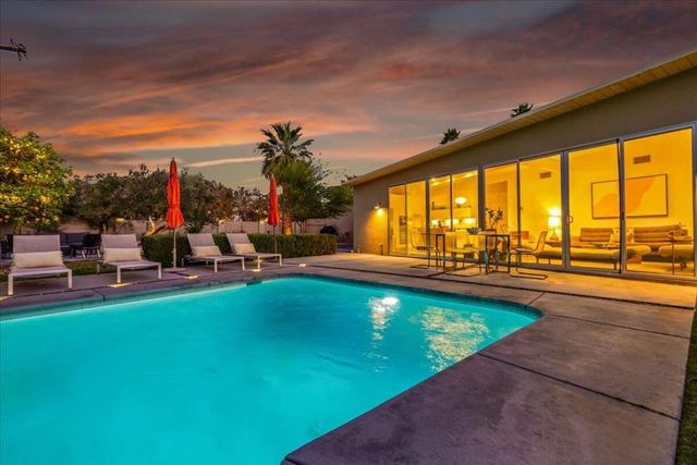 566 E Lindsey Drive, Palm Springs, CA 92262