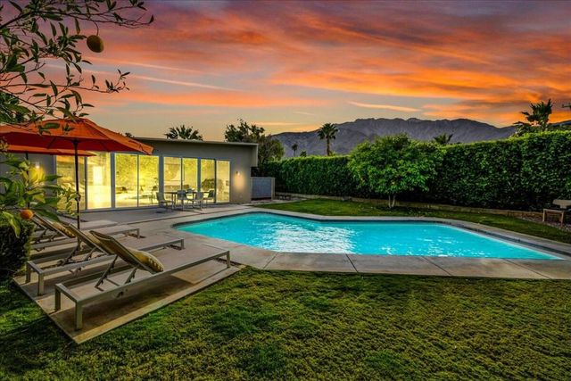 566 E Lindsey Drive, Palm Springs, CA 92262
