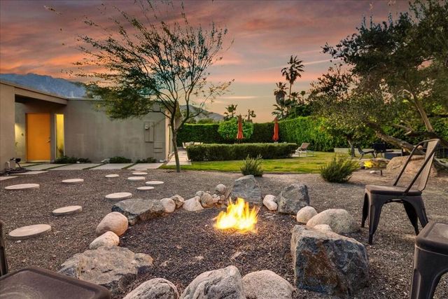 566 E Lindsey Drive, Palm Springs, CA 92262