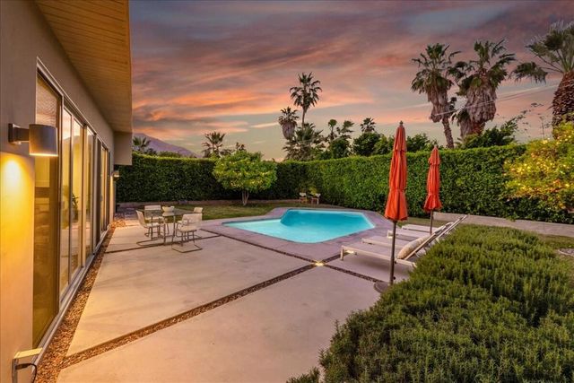 566 E Lindsey Drive, Palm Springs, CA 92262