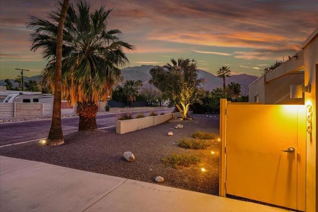 566 E Lindsey Drive, Palm Springs, CA 92262