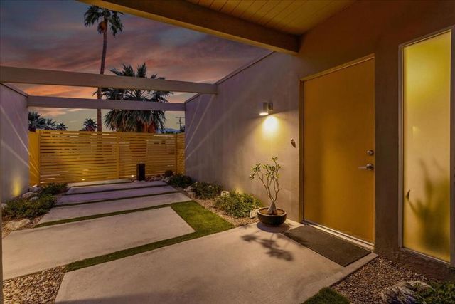 566 E Lindsey Drive, Palm Springs, CA 92262