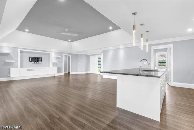 9882 Campbell CIR, Naples, FL 34109