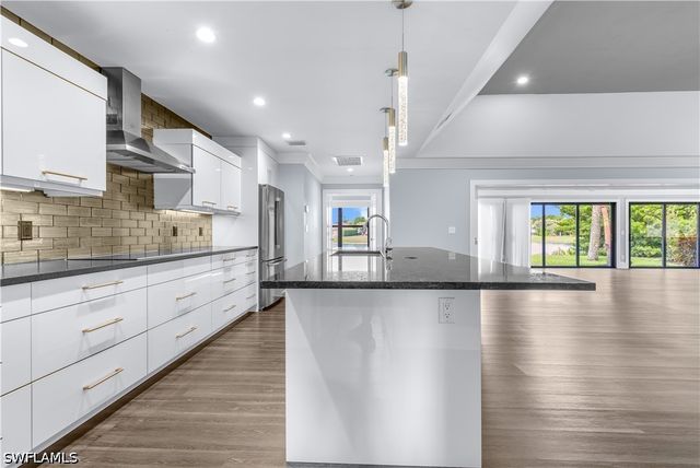 9882 Campbell CIR, Naples, FL 34109