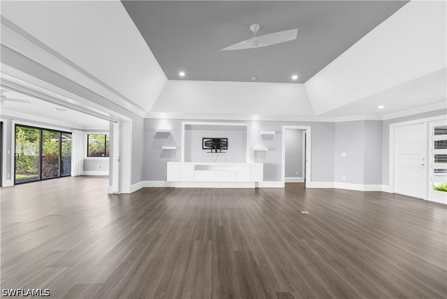 9882 Campbell CIR, Naples, FL 34109