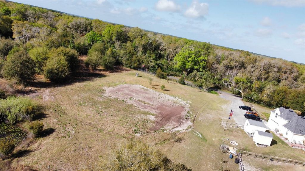 Image 12 of property listing at 1043 HAZEN ROAD, Deland, FL 32720